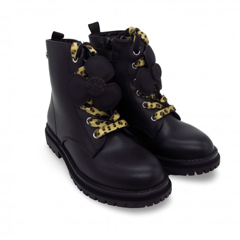 Botín Negro Cordones Flor - Gioseppo